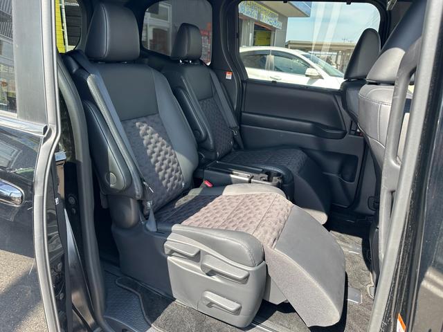 ヴォクシー Ｓ－Ｚ【衝突軽減＆車線逸脱警報】【１４型後席モニター】禁煙車　【純正１０型ナビ／地デジ／ＢＴ再生／全方位カメラ】【追従クルコン】【両側電動ドア】ヒーター付ハーフレザー　ＥＴＣ２．０　デジタルインナーミラー　パークアシスト　ＢＳＭ　電動パーキング　ワイパー熱線（24枚目）