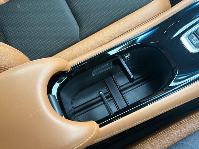 ヴェゼル ハイブリッドＺ・ホンダセンシング【４ＷＤ】【１オーナー禁煙】　【ジャズブラウンコンビシート】衝突軽減システム　純正ナビ　バックカメラ　フルセグＴＶ　Ｂｌｕｅｔｏｏｔｈ接続　ＥＴＣ　シートヒーター　ＬＥＤヘッド＆ＬＥＤフォグ　アダプティブクルーズコントロール（42枚目）