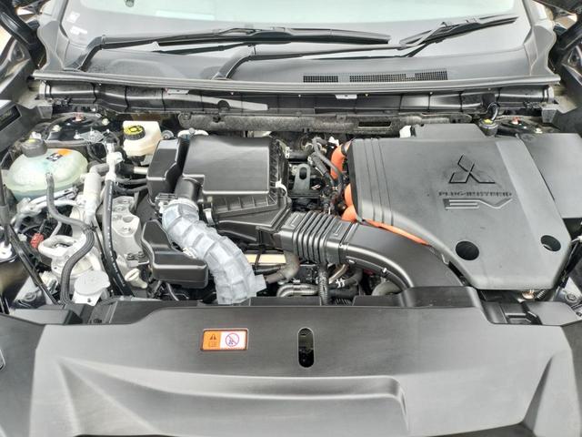 アウトランダーPHEV P【禁煙】【充電ケーブル】【サンルーフ】【置くだけ充電器】 【BOSEスピーカー】【全方位カメラ】【9型純正ナビ/BT接続/フルセグ】【衝突軽減/車線逸脱/BSM/追従クルコン】【電動リアゲート】【ハンドルヒーター/前後シートヒーター】【リフレッシュ機能付】(60枚目)