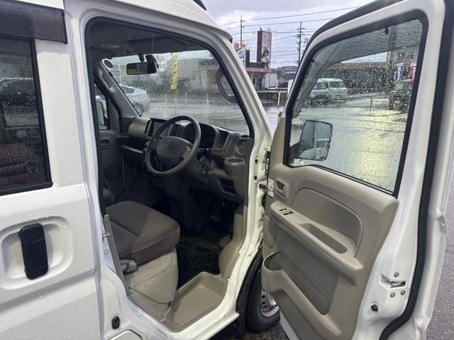 内装写真３６０°初めました。車両トップ画面から左下の３６０°マークをクリック！そこから室内写真３６０°に移ります♪生の室内を体感出来ます！！