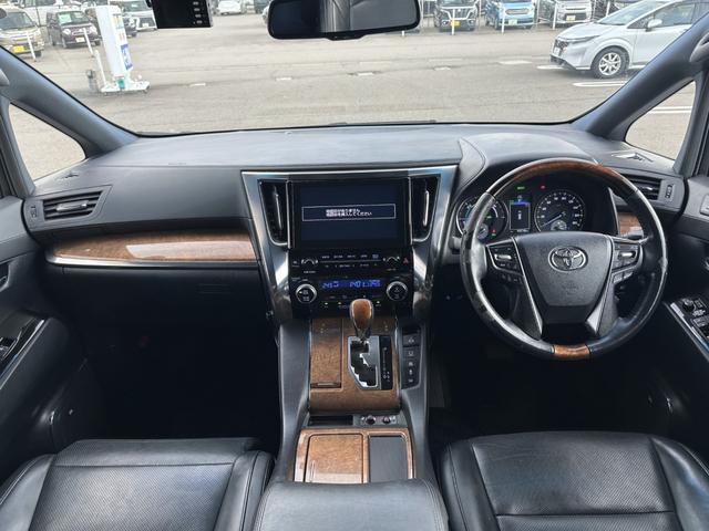 アルファードハイブリッド エグゼクティブラウンジ【愛知県仕入/禁煙】【衝突軽減】 【ツインサンルーフ】【全方位カメラ】【9型純正ナビ/DVD再生/BTオーデイオ/USB】【13.3型後席モニター】【両側自動ドア】【電動リアゲート】【追従クルコン/コーナーセンサー】【ETC】(3枚目)