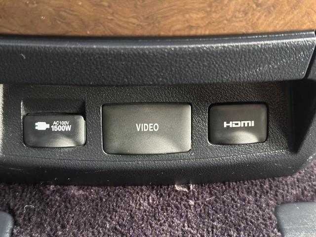 アルファードハイブリッド エグゼクティブラウンジ【愛知県仕入/禁煙】【衝突軽減】 【ツインサンルーフ】【全方位カメラ】【9型純正ナビ/DVD再生/BTオーデイオ/USB】【13.3型後席モニター】【両側自動ドア】【電動リアゲート】【追従クルコン/コーナーセンサー】【ETC】(9枚目)