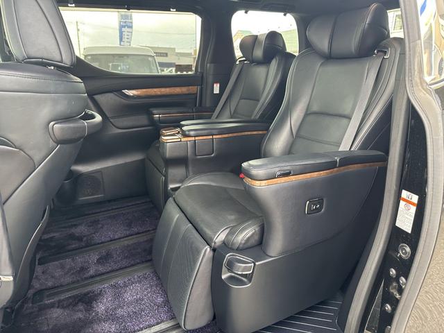 アルファードハイブリッド エグゼクティブラウンジ【愛知県仕入/禁煙】【衝突軽減】 【ツインサンルーフ】【全方位カメラ】【9型純正ナビ/DVD再生/BTオーデイオ/USB】【13.3型後席モニター】【両側自動ドア】【電動リアゲート】【追従クルコン/コーナーセンサー】【ETC】(25枚目)