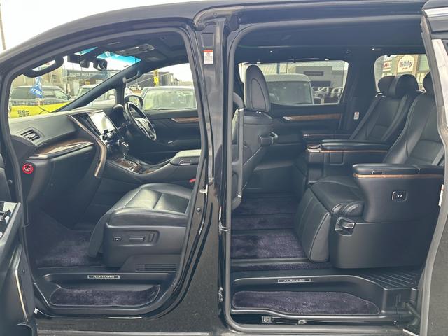 アルファードハイブリッド エグゼクティブラウンジ【愛知県仕入/禁煙】【衝突軽減】 【ツインサンルーフ】【全方位カメラ】【9型純正ナビ/DVD再生/BTオーデイオ/USB】【13.3型後席モニター】【両側自動ドア】【電動リアゲート】【追従クルコン/コーナーセンサー】【ETC】(26枚目)