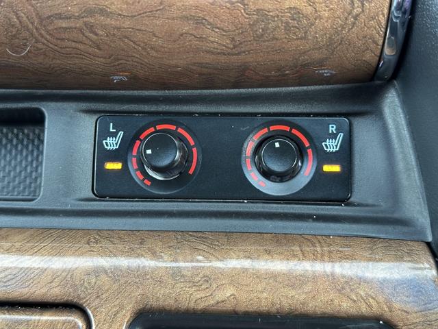 アルファードハイブリッド エグゼクティブラウンジ【愛知県仕入/禁煙】【衝突軽減】 【ツインサンルーフ】【全方位カメラ】【9型純正ナビ/DVD再生/BTオーデイオ/USB】【13.3型後席モニター】【両側自動ドア】【電動リアゲート】【追従クルコン/コーナーセンサー】【ETC】(33枚目)