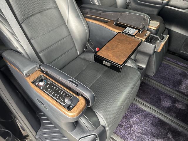 アルファードハイブリッド エグゼクティブラウンジ【愛知県仕入/禁煙】【衝突軽減】 【ツインサンルーフ】【全方位カメラ】【9型純正ナビ/DVD再生/BTオーデイオ/USB】【13.3型後席モニター】【両側自動ドア】【電動リアゲート】【追従クルコン/コーナーセンサー】【ETC】(45枚目)