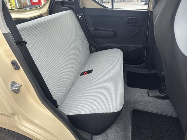 アルト F【福岡県仕入/禁煙】【純正CDオーデイオ/AUX】 【R5年製造ダンロップオールシーズンタイヤ】【横滑り防止装置】【ヘッドライトレベライザー】【UVカットガラス】【盗難防止装置】(17枚目)