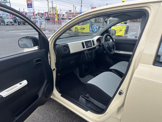 アルト F【福岡県仕入/禁煙】【純正CDオーデイオ/AUX】 【R5年製造ダンロップオールシーズンタイヤ】【横滑り防止装置】【ヘッドライトレベライザー】【UVカットガラス】【盗難防止装置】(19枚目)