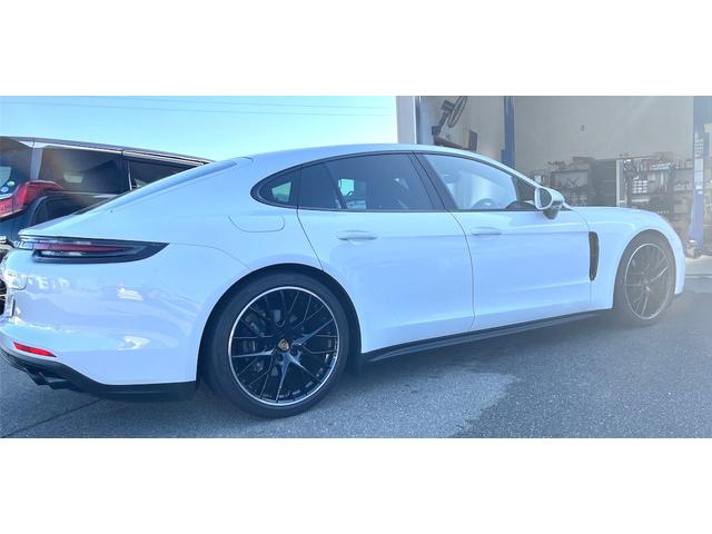 パナメーラ ４　パノラマルーフシステム　２１インチｐａｎａｍｅｒａ　ｓｐｏｒｔ　ｄｅｓｉｇｎホイール　赤本革　ドライブレコーダー　シートヒーター　ＢＯＳＥスピーカー　後席タッチパネル式コントロールパネル（7枚目）