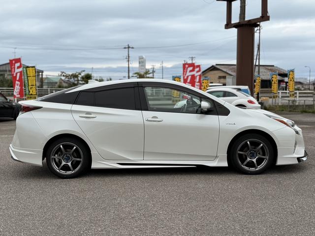 プリウス Ａツーリングセレクション　【モデリスタフルエアロ】【４ＷＤ車】【禁煙車】【ワンオーナー】アドバン１７インチアルミホイール＆ブリヂストンタイヤ（レグノ）　１７インチスタッドレス純正アルミホイール付き　デジタルインナーミラー（8枚目）