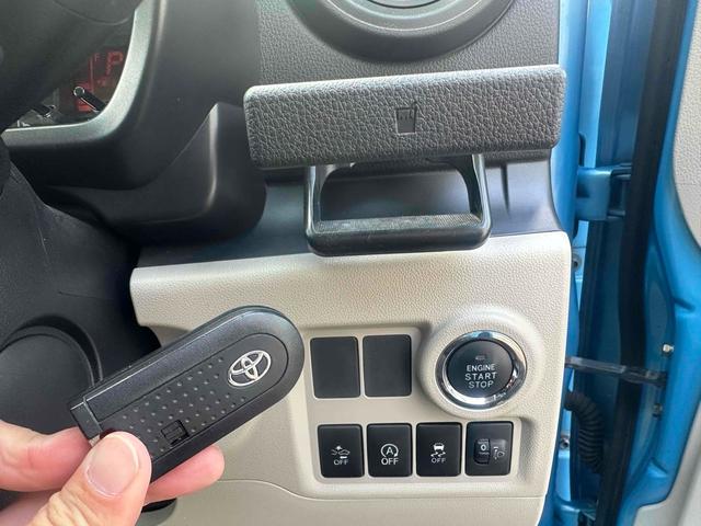 スマートエントリーキーシステムです。鍵を持っていればドアロック、解除、エンジン始動も楽チンです。イチイチ鍵を出す手間も無くなりますよ。悪天候時にも重宝しますね。