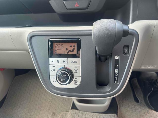 シフトレバー。ぜひ一度お客様の目で確認してください。