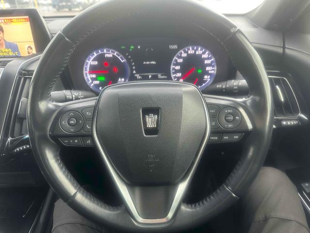 クラウンハイブリッド Ｓ　Ｃパッケージ　Ｆｏｕｒ　４ＷＤ　メーカーナビ　ＴＶ　パワーシート　ステア＆シートヒーター　クリアランスソナー　ＬＴＡ　レーダークルーズ　トヨタセーフティセンス　バックカメラ　アルミホイール　オートハイビーム　ＬＥＤヘッド（2枚目）