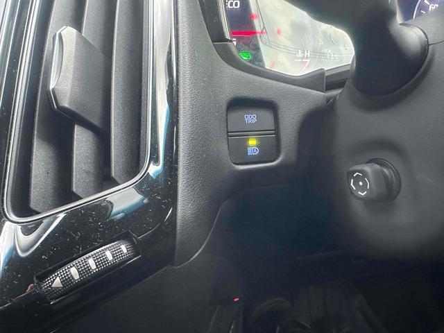 クラウンハイブリッド Ｓ　Ｃパッケージ　Ｆｏｕｒ　４ＷＤ　メーカーナビ　ＴＶ　パワーシート　ステア＆シートヒーター　クリアランスソナー　ＬＴＡ　レーダークルーズ　トヨタセーフティセンス　バックカメラ　アルミホイール　オートハイビーム　ＬＥＤヘッド（6枚目）