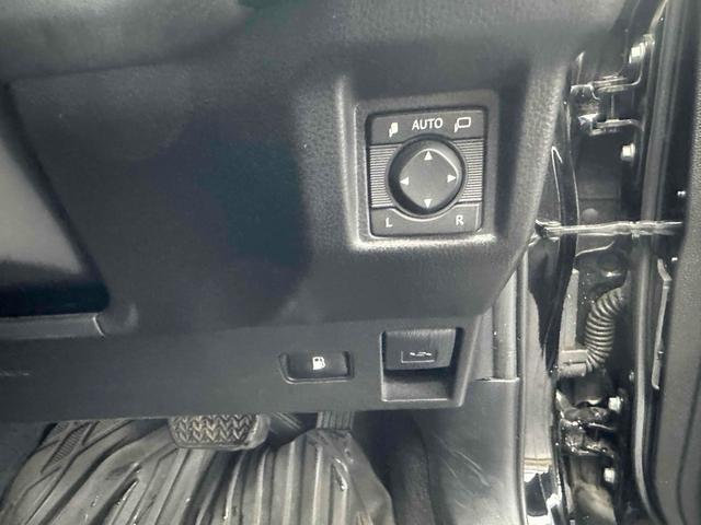 クラウンハイブリッド Ｓ　Ｃパッケージ　Ｆｏｕｒ　４ＷＤ　メーカーナビ　ＴＶ　パワーシート　ステア＆シートヒーター　クリアランスソナー　ＬＴＡ　レーダークルーズ　トヨタセーフティセンス　バックカメラ　アルミホイール　オートハイビーム　ＬＥＤヘッド（8枚目）