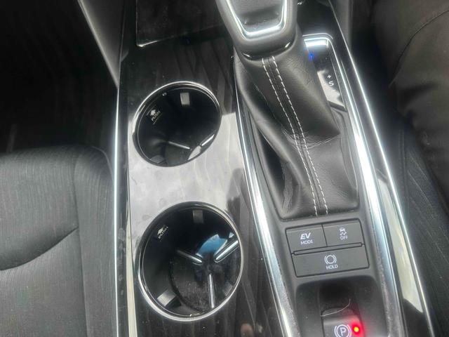 クラウンハイブリッド Ｓ　Ｃパッケージ　Ｆｏｕｒ　４ＷＤ　メーカーナビ　ＴＶ　パワーシート　ステア＆シートヒーター　クリアランスソナー　ＬＴＡ　レーダークルーズ　トヨタセーフティセンス　バックカメラ　アルミホイール　オートハイビーム　ＬＥＤヘッド（11枚目）