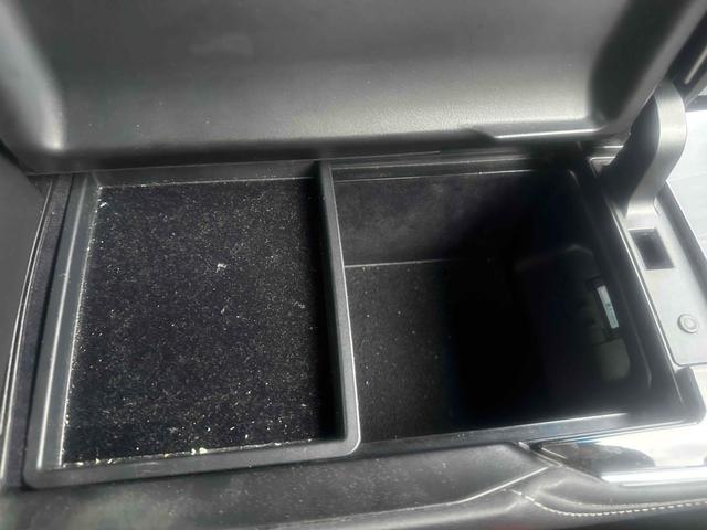 クラウンハイブリッド Ｓ　Ｃパッケージ　Ｆｏｕｒ　４ＷＤ　メーカーナビ　ＴＶ　パワーシート　ステア＆シートヒーター　クリアランスソナー　ＬＴＡ　レーダークルーズ　トヨタセーフティセンス　バックカメラ　アルミホイール　オートハイビーム　ＬＥＤヘッド（26枚目）