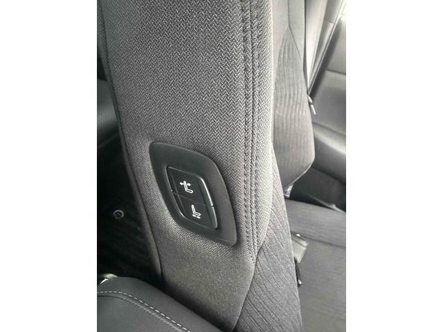 クラウンハイブリッド Ｓ　Ｃパッケージ　Ｆｏｕｒ　４ＷＤ　メーカーナビ　ＴＶ　パワーシート　ステア＆シートヒーター　クリアランスソナー　ＬＴＡ　レーダークルーズ　トヨタセーフティセンス　バックカメラ　アルミホイール　オートハイビーム　ＬＥＤヘッド（27枚目）