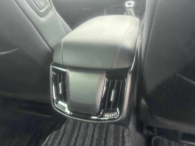 クラウンハイブリッド Ｓ　Ｃパッケージ　Ｆｏｕｒ　４ＷＤ　メーカーナビ　ＴＶ　パワーシート　ステア＆シートヒーター　クリアランスソナー　ＬＴＡ　レーダークルーズ　トヨタセーフティセンス　バックカメラ　アルミホイール　オートハイビーム　ＬＥＤヘッド（30枚目）