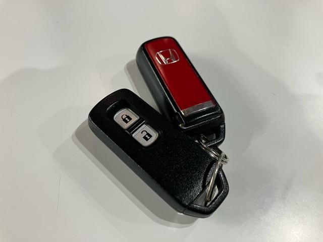 Ｎ－ＯＮＥ プレミアム　ツアラー・Ｌパッケージ　４ＷＤ　赤×黒ツートン　純正地デジナビ　バックカメラ　クルーズコントロール　パドルシフト　ステアリングリモコン　スマートキー　ＨＩＤヘッドライト　前後ドラレコ　ＥＴＣ　レザー調シートカバー（24枚目）
