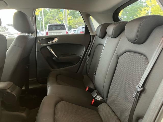 Ａ１スポーツバック １．４ＴＦＳＩ　ツートーン　ＭＭＩ地デジナビ　Ｂｌｕｅｔｏｏｔｈ接続　グレイシアホワイトメタリック／デイトナグレーパールツートーン　ターボ　ＥＴＣ　スマートキー　オートライト　ＣＤ／ＤＶＤ再生（9枚目）