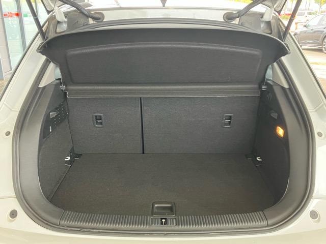 Ａ１スポーツバック １．４ＴＦＳＩ　ツートーン　ＭＭＩ地デジナビ　Ｂｌｕｅｔｏｏｔｈ接続　グレイシアホワイトメタリック／デイトナグレーパールツートーン　ターボ　ＥＴＣ　スマートキー　オートライト　ＣＤ／ＤＶＤ再生（10枚目）