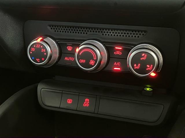 Ａ１スポーツバック １．４ＴＦＳＩ　ツートーン　ＭＭＩ地デジナビ　Ｂｌｕｅｔｏｏｔｈ接続　グレイシアホワイトメタリック／デイトナグレーパールツートーン　ターボ　ＥＴＣ　スマートキー　オートライト　ＣＤ／ＤＶＤ再生（16枚目）
