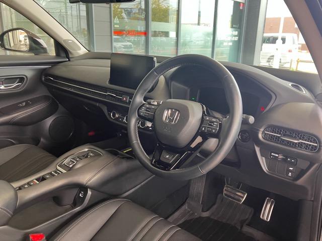 ZR-V e:HEV Z 純正9型地デジナビ 全方位モニター BOSE 黒レザーシート ホンダセンシング ACC BSM シートヒーター ステアリングヒーター パワーバックドア メモリー機能付パワーシート ワイヤレス充電(28枚目)