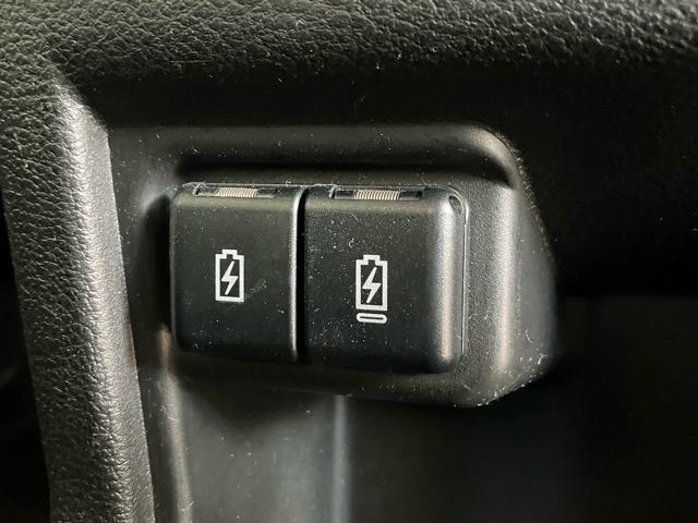 クロスビー ハイブリッドＭＺ　４ＷＤ　黒×白×赤３ツートン　純正ディスプレイオーディオ　レーダーブレーキ　レーンキープ　アダクティブクルーズ　コーナーセンサー　前席シートヒーター　パドルシフト　スマートキー　ＥＴＣ　ドラレコ（22枚目）