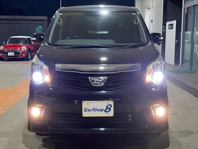 ノア Ｓｉ　４ＷＤ　純正地デジＳＤナビ　バックカメラ　パワースライドドア　ＥＴＣ　パドルシフト　ステアリングスイッチ　ＨＩＤ　スマートキー（3枚目）