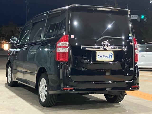 ノア Ｓｉ　４ＷＤ　純正地デジＳＤナビ　バックカメラ　パワースライドドア　ＥＴＣ　パドルシフト　ステアリングスイッチ　ＨＩＤ　スマートキー（6枚目）