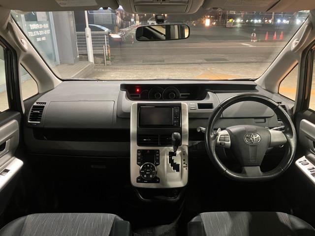 ノア Ｓｉ　４ＷＤ　純正地デジＳＤナビ　バックカメラ　パワースライドドア　ＥＴＣ　パドルシフト　ステアリングスイッチ　ＨＩＤ　スマートキー（7枚目）