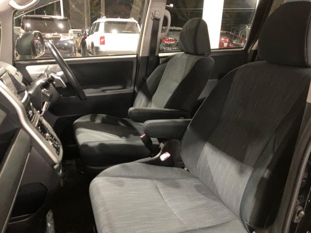 ノア Ｓｉ　４ＷＤ　純正地デジＳＤナビ　バックカメラ　パワースライドドア　ＥＴＣ　パドルシフト　ステアリングスイッチ　ＨＩＤ　スマートキー（8枚目）