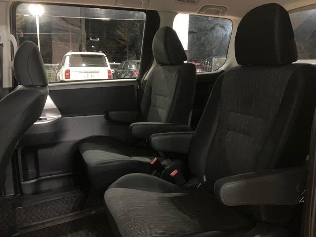 ノア Ｓｉ　４ＷＤ　純正地デジＳＤナビ　バックカメラ　パワースライドドア　ＥＴＣ　パドルシフト　ステアリングスイッチ　ＨＩＤ　スマートキー（9枚目）