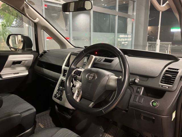 ノア Ｓｉ　４ＷＤ　純正地デジＳＤナビ　バックカメラ　パワースライドドア　ＥＴＣ　パドルシフト　ステアリングスイッチ　ＨＩＤ　スマートキー（24枚目）