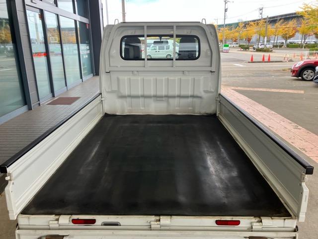 キャリイトラック KCエアコン・パワステ 4WD 5MT 純正AM/FMラジオ 荷台マット 3方開(10枚目)
