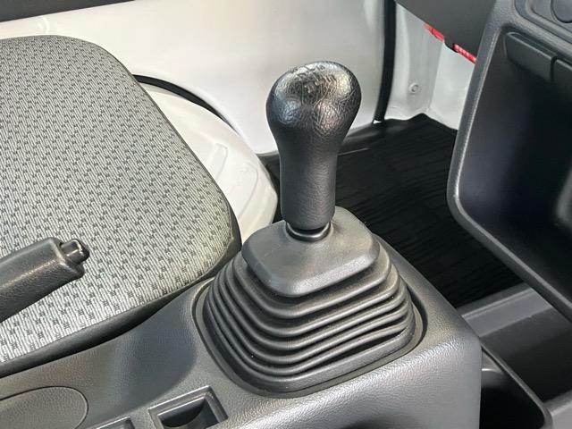 キャリイトラック KCエアコン・パワステ 4WD 5MT 純正AM/FMラジオ 荷台マット 3方開(13枚目)