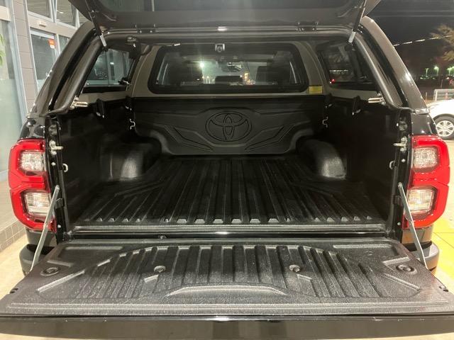 ハイラックス Ｚ　ＧＲスポーツ　キャノピー　純正８型ナビ　ＪＢＬ　アルパインデジタルインナーミラー　全方位Ｍ　ＡＣＣ　衝突軽減　ＪＡＯＳフロントアンダーカバー　リフトアップ　純正ラゲッジハードカバー　ＢＬＡＣＫ　ＲＨＩＮＯ　１７ＡＷ（10枚目）