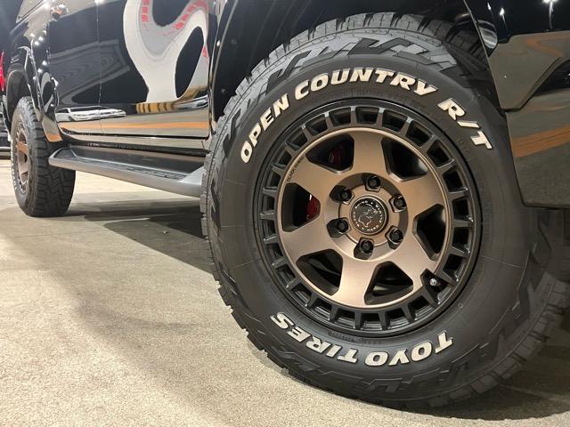 ハイラックス Ｚ　ＧＲスポーツ　キャノピー　純正８型ナビ　ＪＢＬ　アルパインデジタルインナーミラー　全方位Ｍ　ＡＣＣ　衝突軽減　ＪＡＯＳフロントアンダーカバー　リフトアップ　純正ラゲッジハードカバー　ＢＬＡＣＫ　ＲＨＩＮＯ　１７ＡＷ（29枚目）