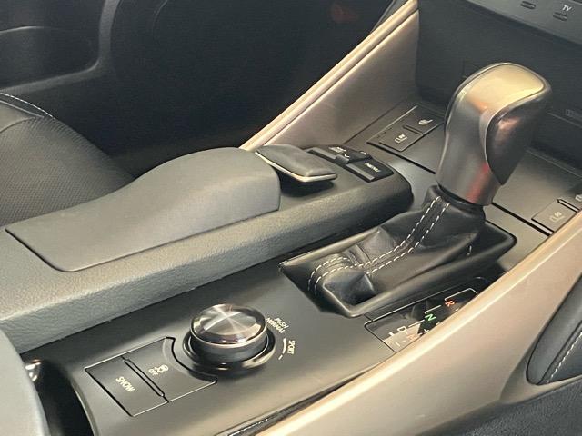 ＩＳ ＩＳ３５０　バージョンＬ　純正地デジナビ　黒レザーシート　Ｂカメラ　シートヒーター　ベンチレーション　メモリー機能付パワーシート　パドルシフト　ＥＴＣ　ＨＩＤヘッドライト　ステアリングスイッチ　Ｗｅｄｓ　Ｓｐｏｒｔ１８ＡＷ（18枚目）