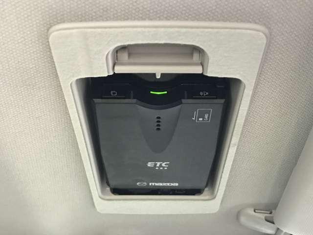 運転席のバイザー裏にはスマートインＥＴＣ付きです♪