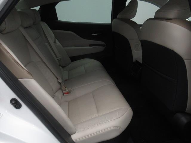 クラウンクロスオーバー Gアドバンスド・レザーパッケージ 革シート 4WD フルセグ ミュージックプレイヤー接続可 バックカメラ 衝突被害軽減システム ETC ドラレコ LEDヘッドランプ(13枚目)