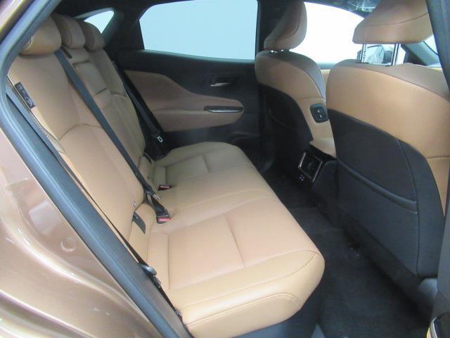 クラウンスポーツ Z 革シート 4WD フルセグ メモリーナビ ミュージックプレイヤー接続可 バックカメラ 衝突被害軽減システム ETC ドラレコ LEDヘッドランプ(13枚目)