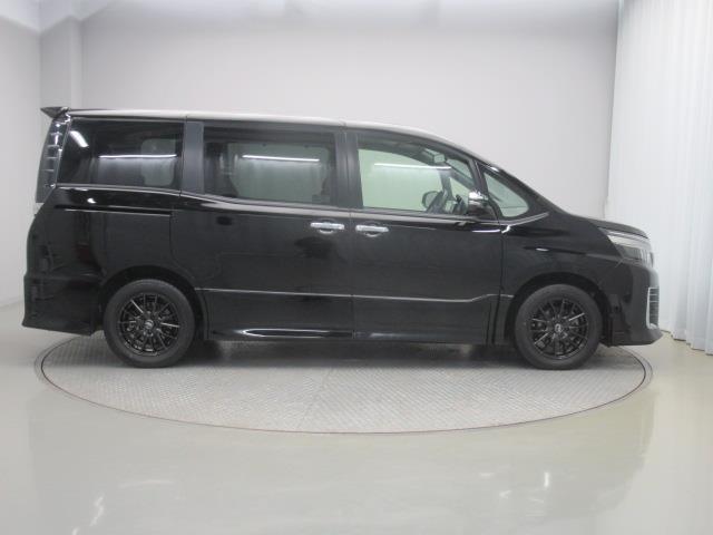 ヴォクシー ＺＳ　煌ＩＩ　フルセグ　メモリーナビ　ＤＶＤ再生　ミュージックプレイヤー接続可　後席モニター　バックカメラ　衝突被害軽減システム　ＥＴＣ　両側電動スライド　ＬＥＤヘッドランプ　乗車定員７人　ワンオーナー（7枚目）