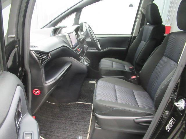 ヴォクシー ＺＳ　煌ＩＩ　フルセグ　メモリーナビ　ＤＶＤ再生　ミュージックプレイヤー接続可　後席モニター　バックカメラ　衝突被害軽減システム　ＥＴＣ　両側電動スライド　ＬＥＤヘッドランプ　乗車定員７人　ワンオーナー（10枚目）