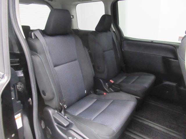 ヴォクシー ＺＳ　煌ＩＩ　フルセグ　メモリーナビ　ＤＶＤ再生　ミュージックプレイヤー接続可　後席モニター　バックカメラ　衝突被害軽減システム　ＥＴＣ　両側電動スライド　ＬＥＤヘッドランプ　乗車定員７人　ワンオーナー（15枚目）