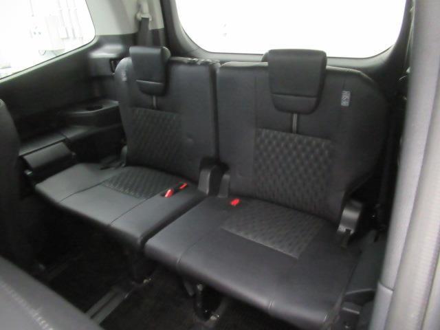 ノア ハイブリッドＺ　４ＷＤ　フルセグ　メモリーナビ　ＤＶＤ再生　ミュージックプレイヤー接続可　後席モニター　バックカメラ　衝突被害軽減システム　ＥＴＣ　ドラレコ　両側電動スライド　ＬＥＤヘッドランプ　乗車定員７人（12枚目）