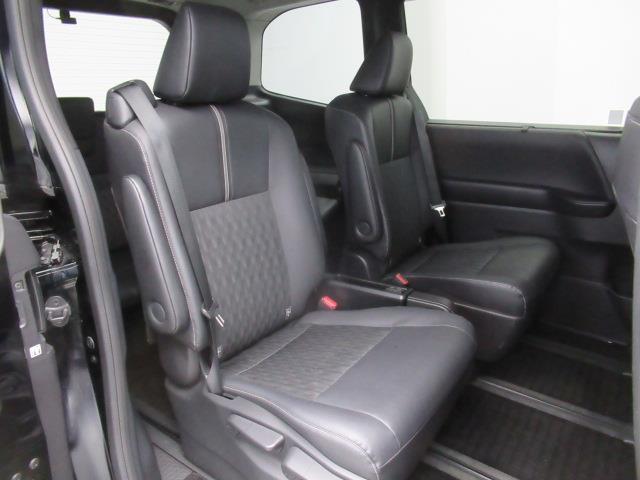 ノア ハイブリッドＺ　４ＷＤ　フルセグ　メモリーナビ　ＤＶＤ再生　ミュージックプレイヤー接続可　後席モニター　バックカメラ　衝突被害軽減システム　ＥＴＣ　ドラレコ　両側電動スライド　ＬＥＤヘッドランプ　乗車定員７人（15枚目）