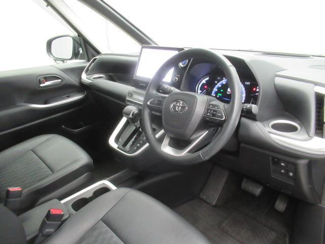 ノア ハイブリッドＺ　４ＷＤ　フルセグ　メモリーナビ　ＤＶＤ再生　ミュージックプレイヤー接続可　後席モニター　バックカメラ　衝突被害軽減システム　ＥＴＣ　ドラレコ　両側電動スライド　ＬＥＤヘッドランプ　乗車定員７人（16枚目）