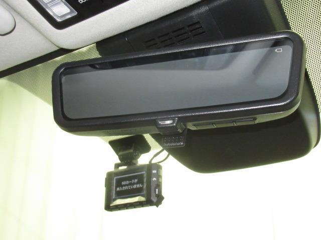 ノア ハイブリッドＺ　４ＷＤ　フルセグ　メモリーナビ　ＤＶＤ再生　ミュージックプレイヤー接続可　後席モニター　バックカメラ　衝突被害軽減システム　ＥＴＣ　ドラレコ　両側電動スライド　ＬＥＤヘッドランプ　乗車定員７人（31枚目）